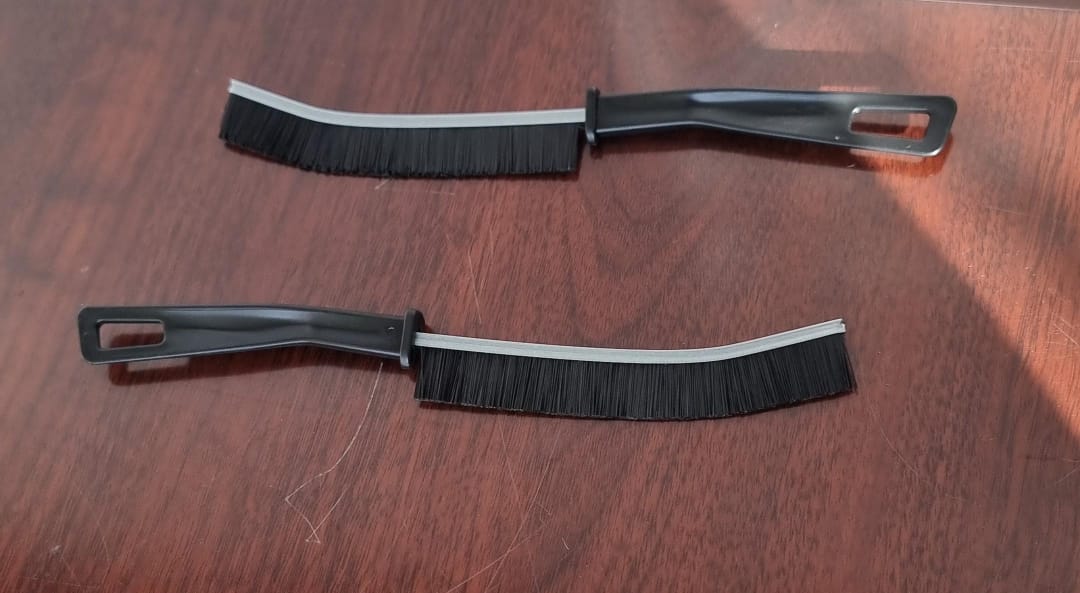 Narrow brush - small gaps  crevice cleaning brush- Easy to clean and maintain,and Practical design that saves time and effort
