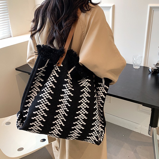 Women's Large Capacity Canvas Tote – Tassel Cotton Linen Woven Shoulder Bag, Simple Versatile Commute