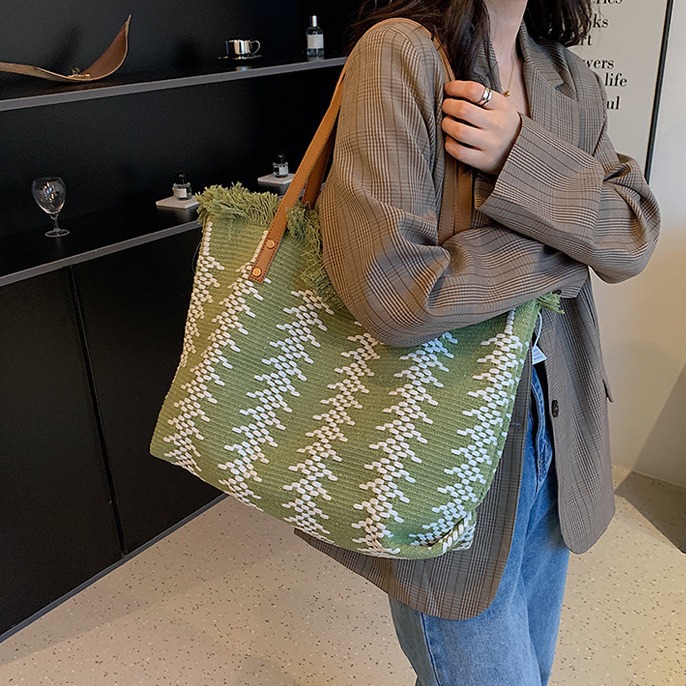 Women's Large Capacity Canvas Tote – Tassel Cotton Linen Woven Shoulder Bag, Simple Versatile Commute
