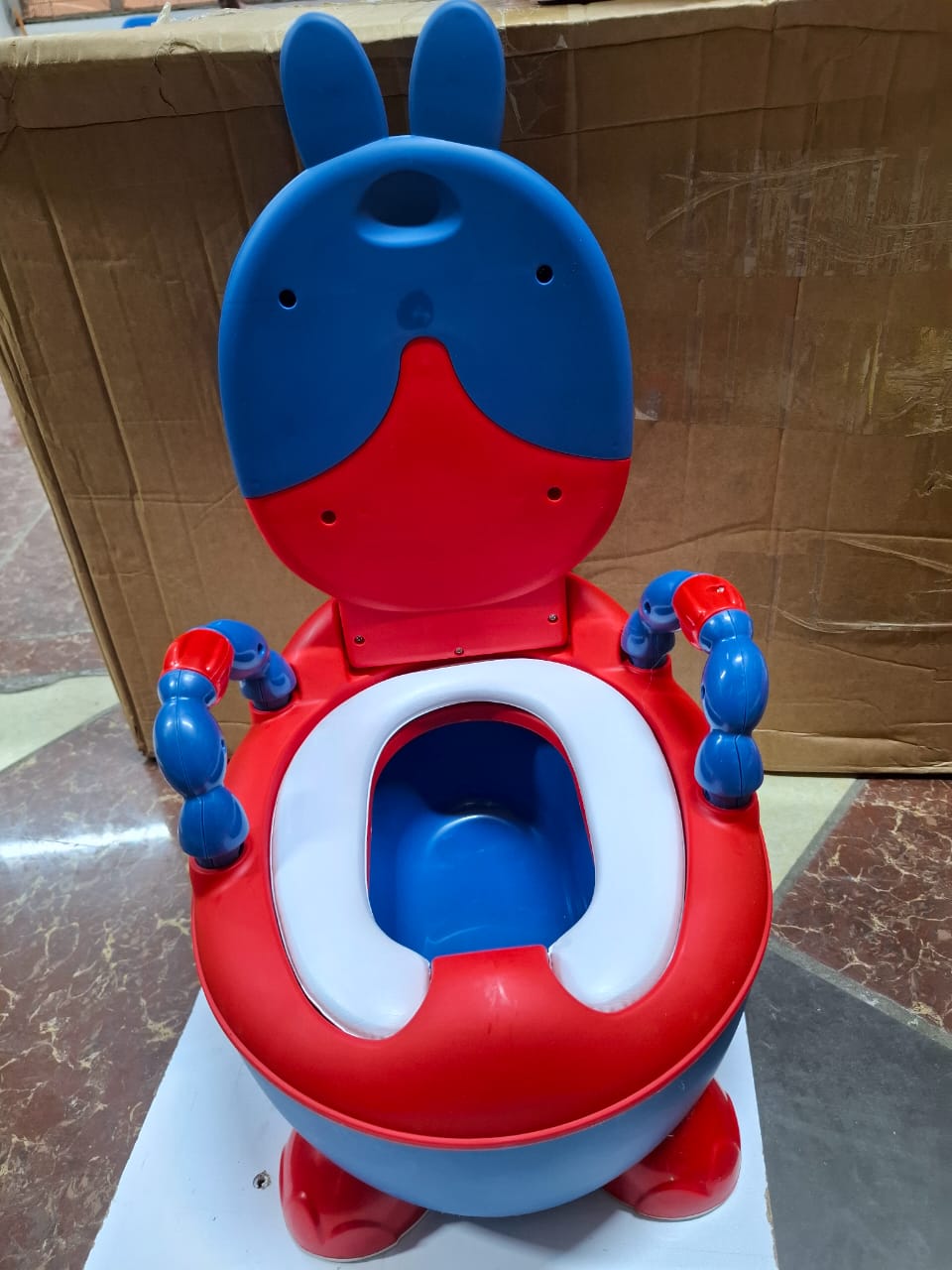 Kids Potty Training Toilet Seat – Comfortable & Easy to Use, Stable & Safe Independent Baby toilet trainer Lightweight & Portable Attractive Design
