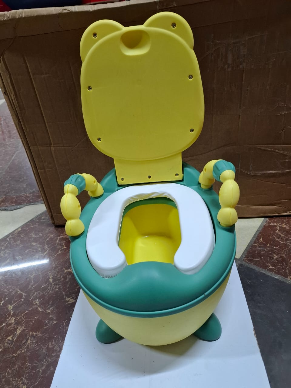 Kids Potty Training Toilet Seat – Comfortable & Easy to Use, Stable & Safe Independent Baby toilet trainer Lightweight & Portable Attractive Design