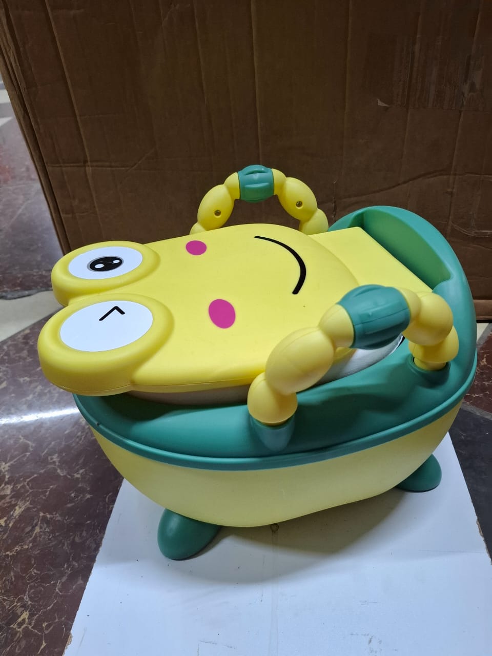 Kids Potty Training Toilet Seat – Comfortable & Easy to Use, Stable & Safe Independent Baby toilet trainer Lightweight & Portable Attractive Design