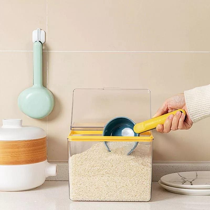 Scooping spoons with sealing clip                                                                                                                                                                      .