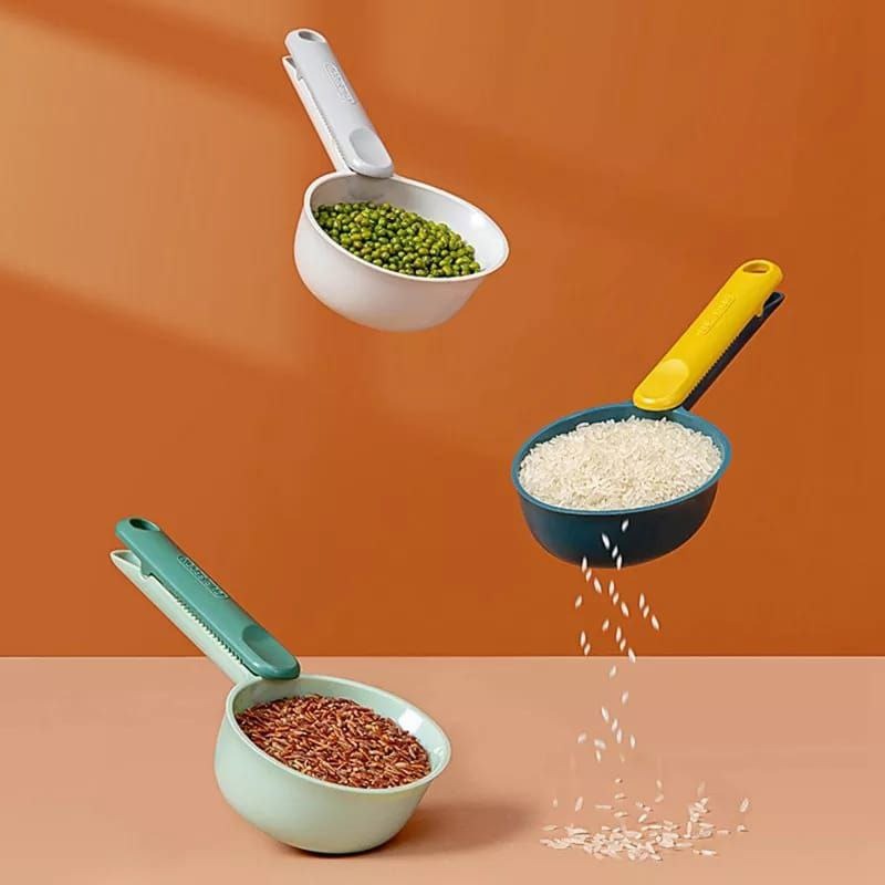 Scooping spoons with sealing clip                                                                                                                                                                      .