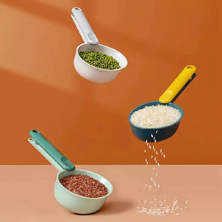 Scooping spoons with sealing clip                                                                                                                                                                      .