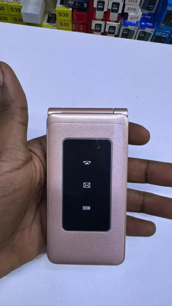 LIMITED DISCOUNT💃🏻💃🏻🔥🔥CALUS W999 Flip Phone - Quad SIM, 32GB Storage, 2.8" Display, Type-C FEATURE PHONE WITH Bluetooth /Wireless FM/SD Slot kabambe/katululu/mulika mwizi/button feature phone