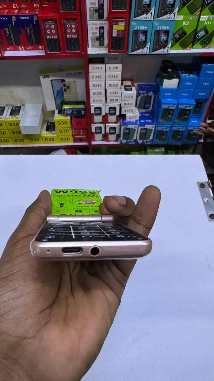 LIMITED DISCOUNT💃🏻💃🏻🔥🔥CALUS W999 Flip Phone - Quad SIM, 32GB Storage, 2.8" Display, Type-C FEATURE PHONE WITH Bluetooth /Wireless FM/SD Slot kabambe/katululu/mulika mwizi/button feature phone