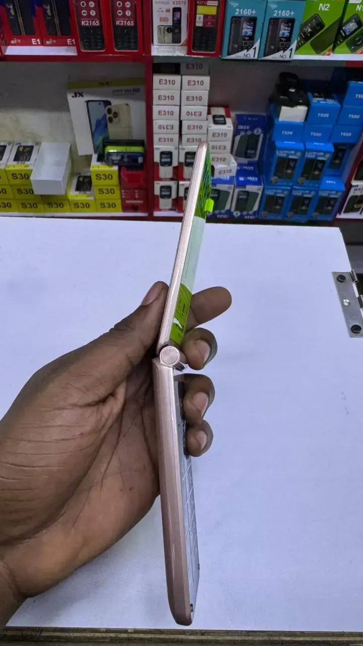 LIMITED DISCOUNT💃🏻💃🏻🔥🔥CALUS W999 Flip Phone - Quad SIM, 32GB Storage, 2.8" Display, Type-C FEATURE PHONE WITH Bluetooth /Wireless FM/SD Slot kabambe/katululu/mulika mwizi/button feature phone