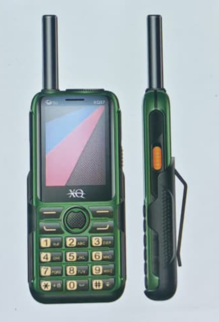 XQ97 BIG SCREEN 2.4’’ TRI SIM CARD 4 SIM CARD SLOTS BIG BATTERY 3000MAH FM RADIO BUTTON MOBILE PHONE WITH EXTERNAL AERIAL KABAMBE MULIKA MWIZI FEATURE PHONE ON OFFER