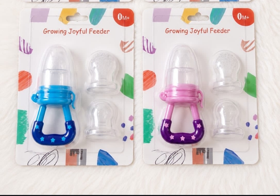 👶 3-in-1 Baby Fruit Feeder Pacifier with Silicone Teether & Extra Nipples Introduce your little one to fresh fruits and healthy snacks the safe and easy way with this 3-in-1 Baby Fruit Feeder Pacifi