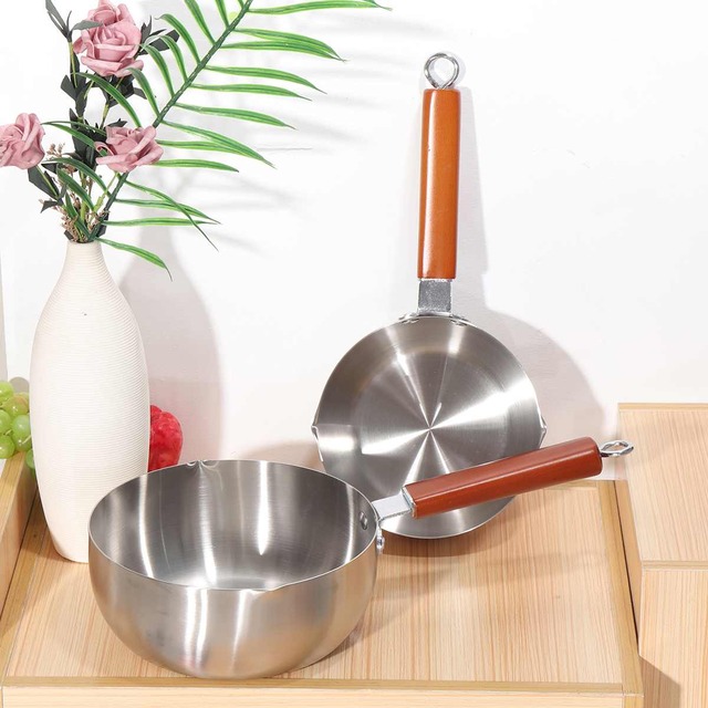 2L Stainless Steel Non-Stick Japanese Saucepan with Wooden Handle, Calibrated Noodle and Milk Pot with Dual Pouring Lips, Thickened Base Soup Pot for Tea, Coffee, Porridge and Everyday Kitchen Cooking