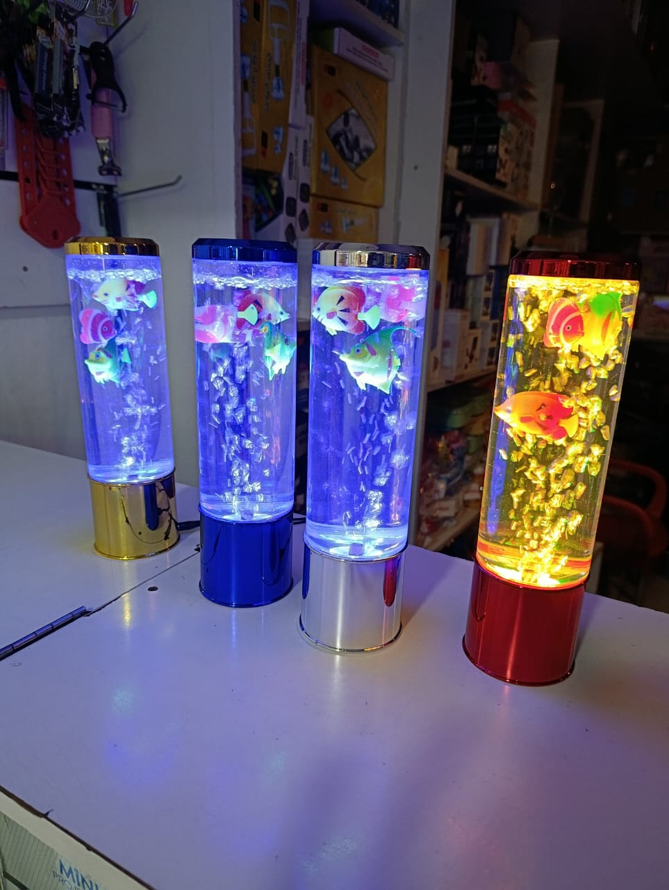 LED Water Bubble Aquarium Column with Colour Changing Lights, 5 Artificial Fish Lava Lamp Mini Decorative Fish Tank, Electric Bubble Water Tower for Bedroom, Living Room and Home Decor