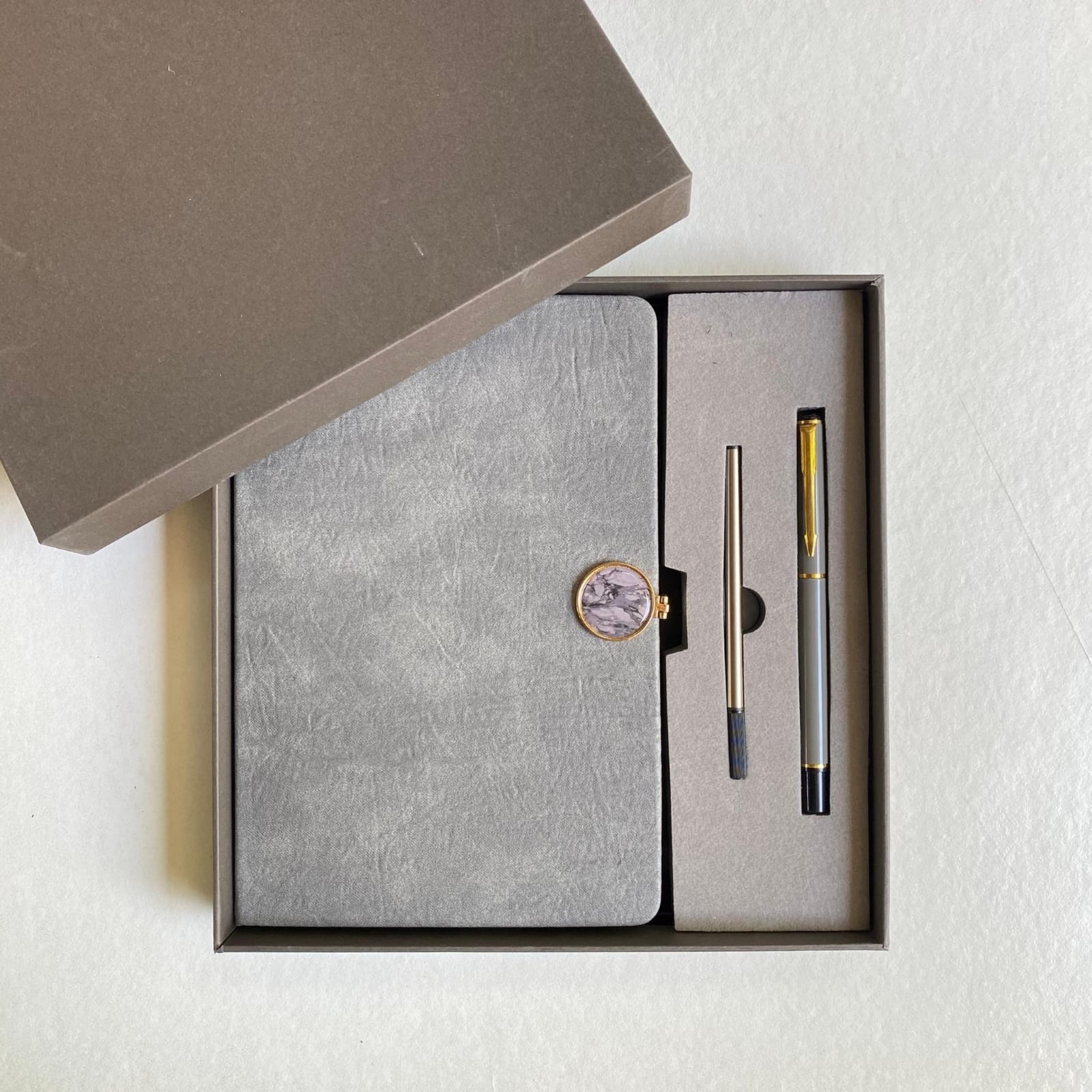 Premium 3-in-1 A5 Executive Notebook and Pen Gift Set, Elegant Corporate Office Stationery Set with Spare Pen, Presentation Gift Box and Carry Bag for Business, Meetings, Events and Gifting