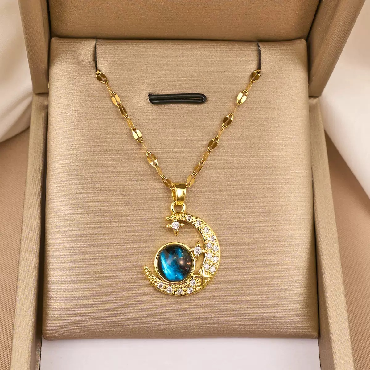 Lady's Necklace Dolphin Star Pendant Necklace Bohemian Style Fashion Women Gold Blue Stone Diamond Exaggerated Jewelry For Daily Party Gift
