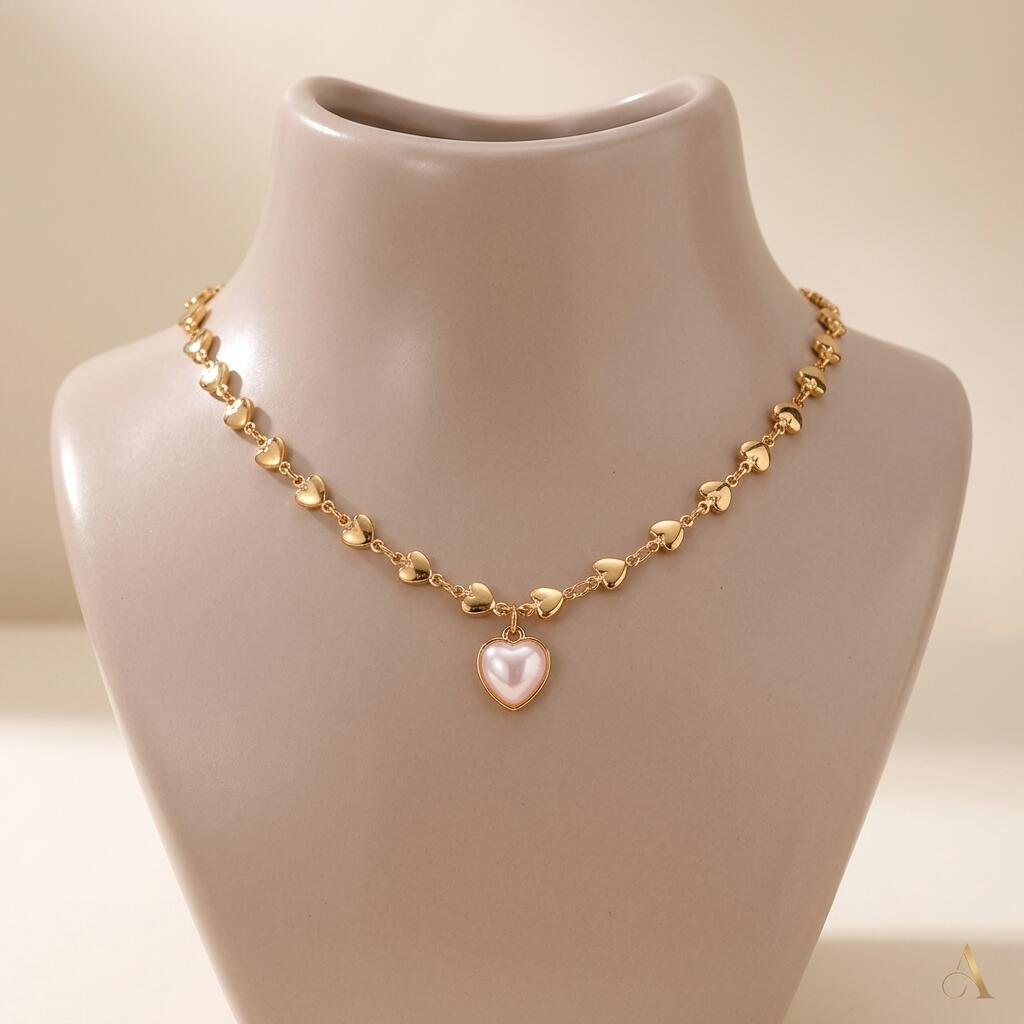UPHUI Lady's Necklace 18K Gold Plated Heart Chain Choker With Delicate White Mother Of Pearl Heart Pendant Skin Friendly Hypoallergenic Lightweight Elegant Fashion Accessories Suitable For Daily Wear