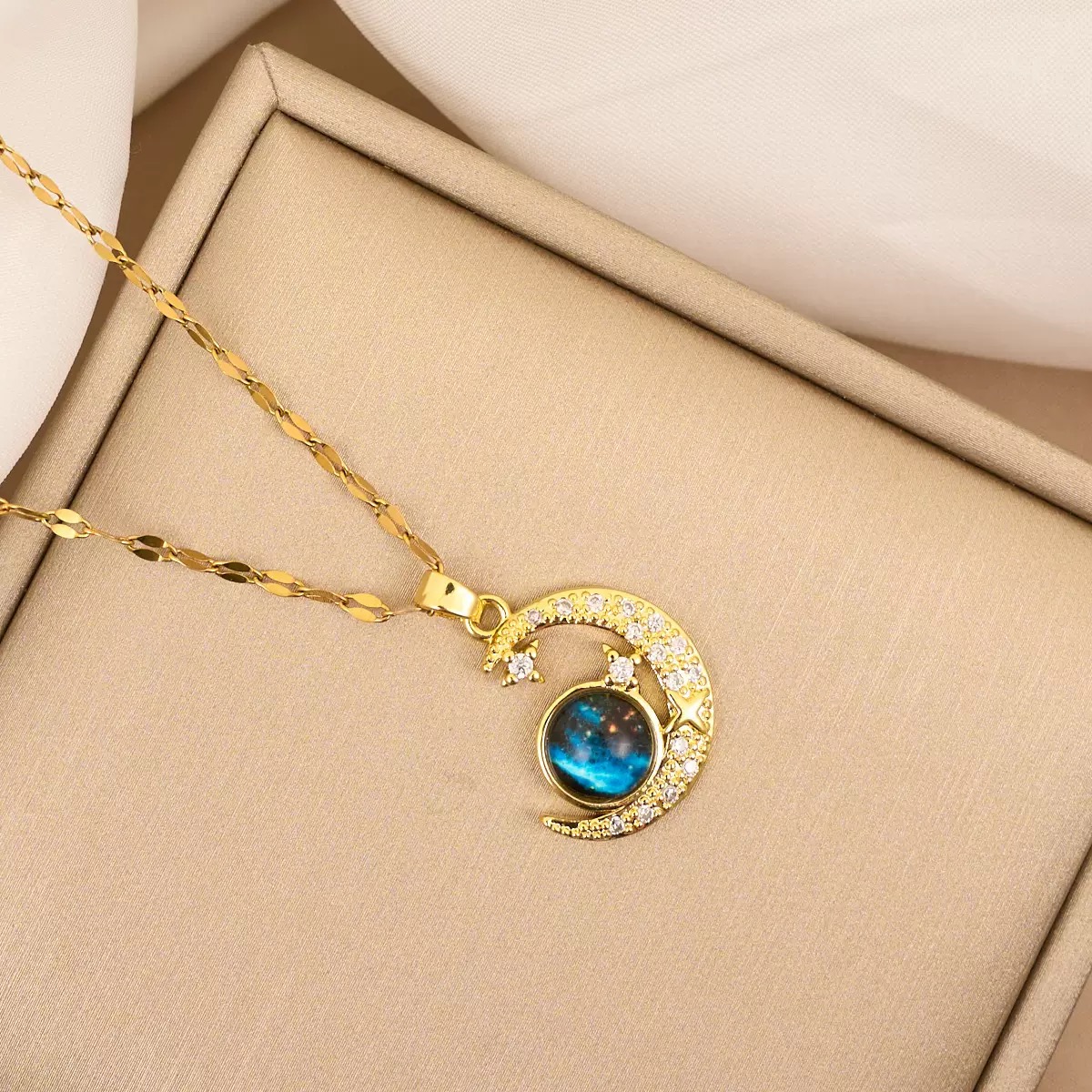 Lady's Necklace Dolphin Star Pendant Necklace Bohemian Style Fashion Women Gold Blue Stone Diamond Exaggerated Jewelry For Daily Party Gift
