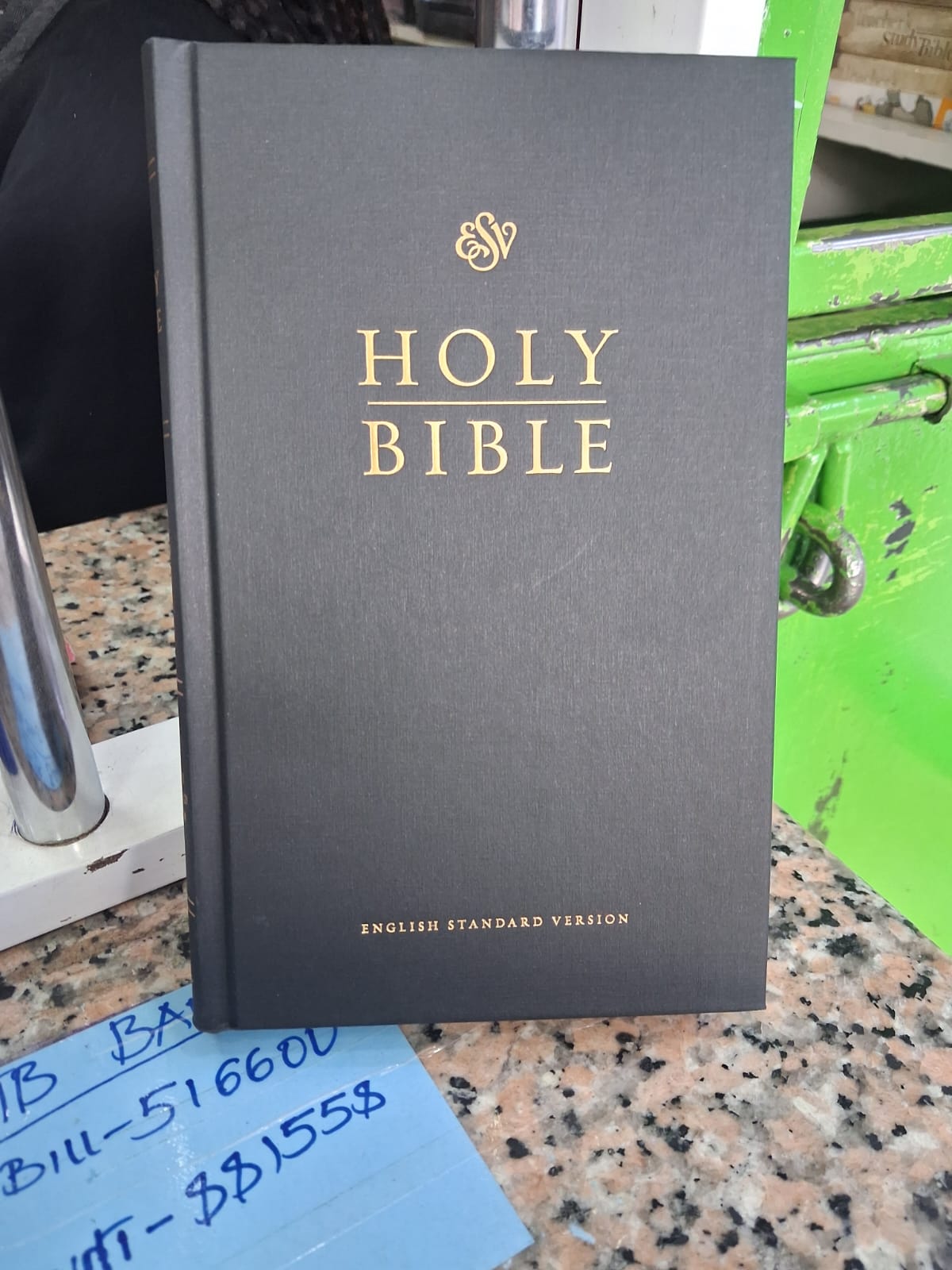 ON STOCK🙏🙏ENGLISH  STARNDARD VESION...HOLY BIBLE With Random Brightly Coloured🙏🙏Getting to know God
Simple to read and understand English
Light weight.