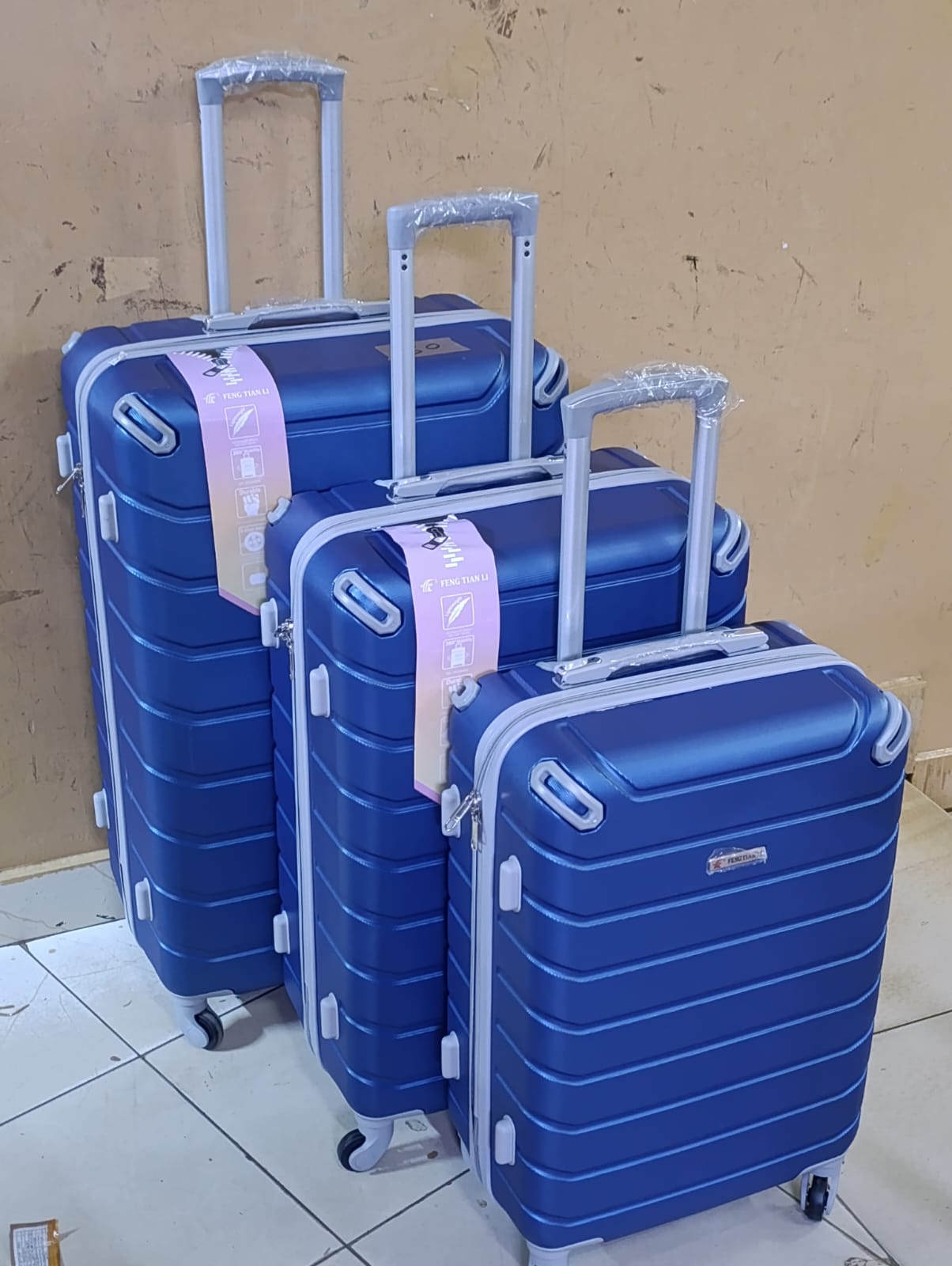 PRICE DROP
3 in 1 Luxurious Fibre Suitcase*

▪️Zipper closure frame.
▪️360 Easy-glide spinner wheels. 
▪️Telescopic handle system locks in multiple levels to adapt.
▪️Compression straps keep clothing