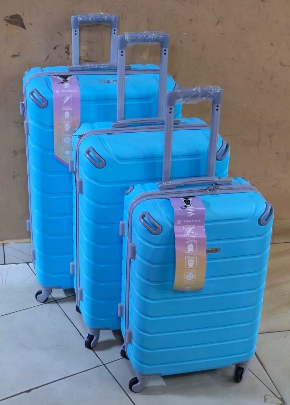 PRICE DROP
3 in 1 Luxurious Fibre Suitcase*

▪️Zipper closure frame.
▪️360 Easy-glide spinner wheels. 
▪️Telescopic handle system locks in multiple levels to adapt.
▪️Compression straps keep clothing