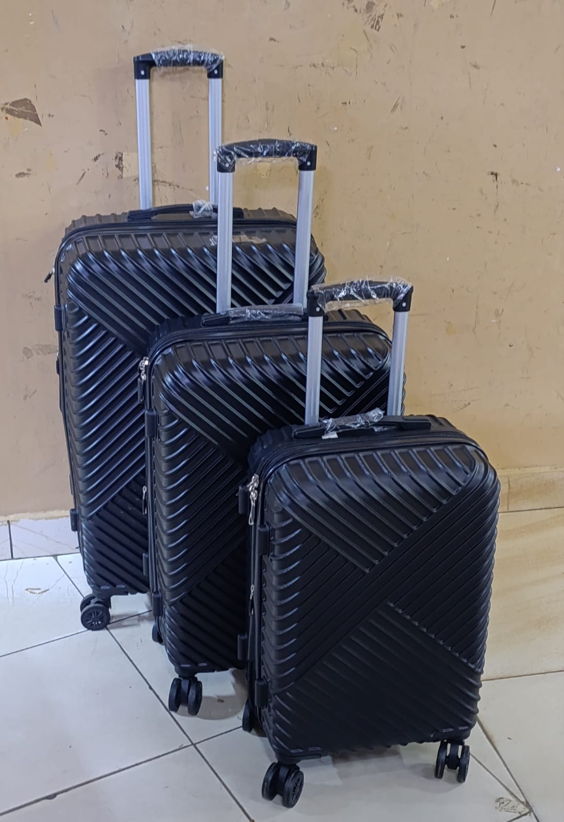 PRICE DROP
3 in 1 Luxurious Fibre Suitcase*

▪️Zipper closure frame.
▪️360 Easy-glide spinner wheels. 
▪️Telescopic handle system locks in multiple levels to adapt.
▪️Compression straps keep clothing