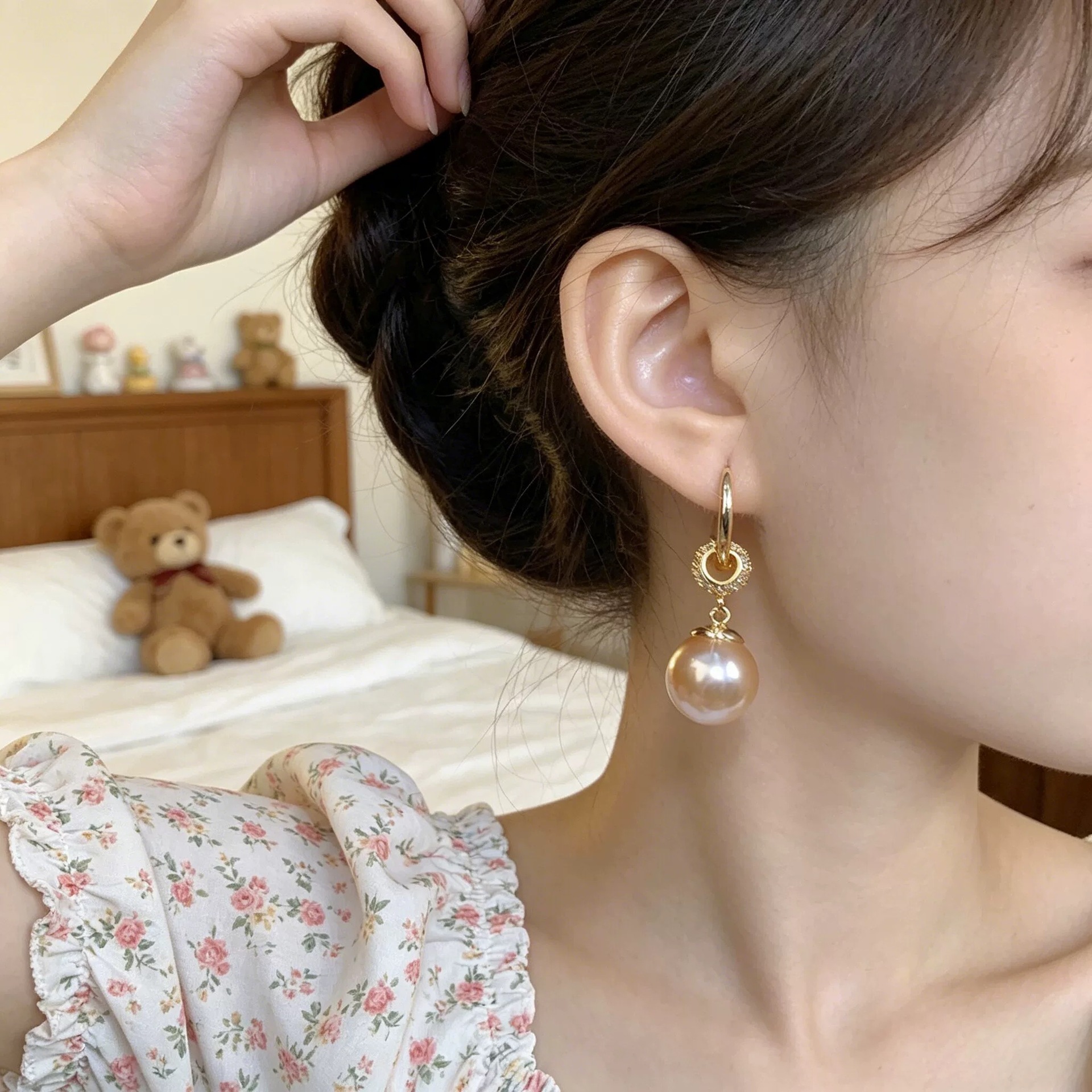 Women Gold Hoop Earrings Sparkling Rhinestone Champagne Imitation Pearl Dangle Ear Buckle Elegant Luxury Statement Drop Earrings