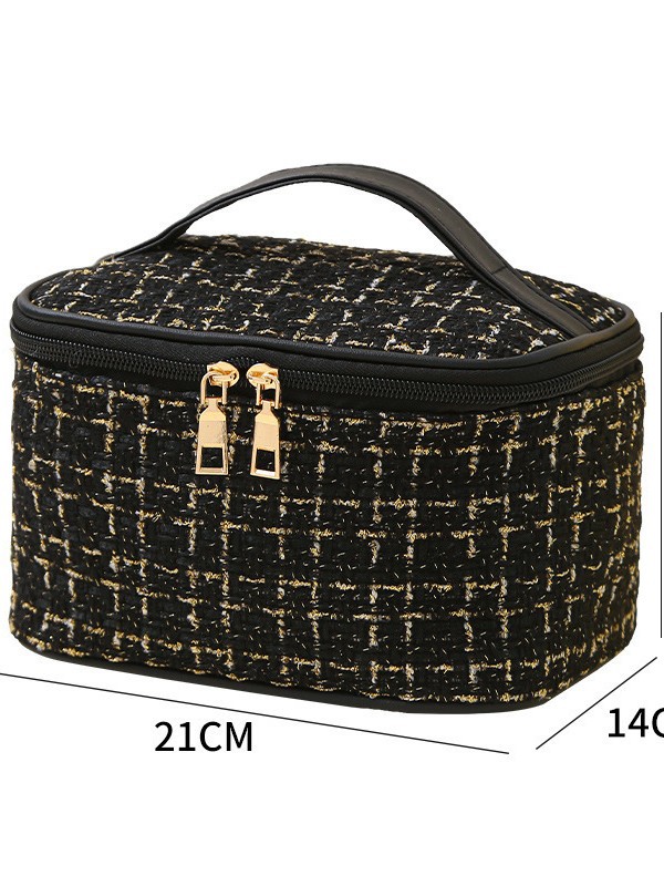 New style small Chanel makeup bag - large capacity, high appearance quality, portable and waterproof toiletry bag for travel, convenient for storing cosmetics.