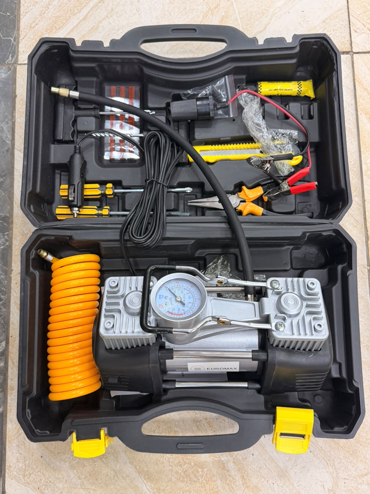 Portable 2-Cylinder Air Compressor with Tool Kit – Heavy Duty Tyre Inflator, Heavy-Duty Metal Construction, Long Air Hose, 12V DC Car Power Supply, Built-in Pressure Gauge.