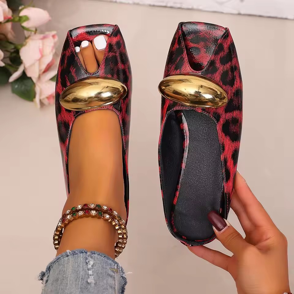 2026 Summer Women's New Metal Buckle One Word Slippers Women's Flat Flat Sexy Fish Mouth Open Toe Slippers 35-43