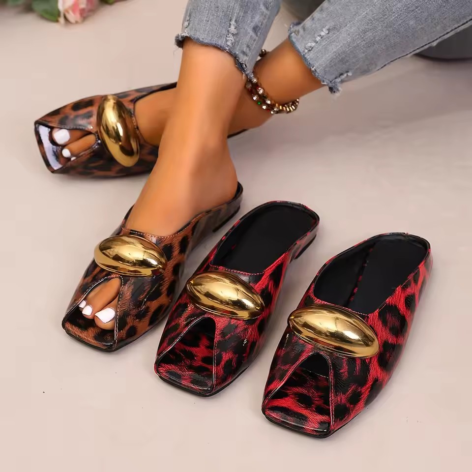2026 Summer Women's New Metal Buckle One Word Slippers Women's Flat Flat Sexy Fish Mouth Open Toe Slippers 35-43