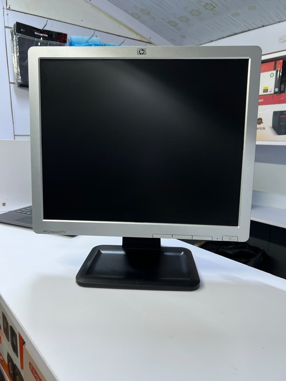 {HOT DEALS} REFURBISHED HP 17-INCH MONITOR| 1280x1024 SXGA RESOLUTION| 5:4 ASPECT RATIO| 60 HZ REFRESH RATE