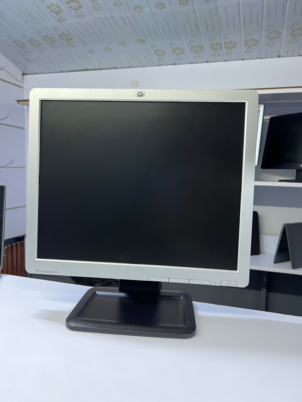 {HOT DEALS} REFURBISHED HP 17-INCH MONITOR| 1280x1024 SXGA RESOLUTION| 5:4 ASPECT RATIO| 60 HZ REFRESH RATE