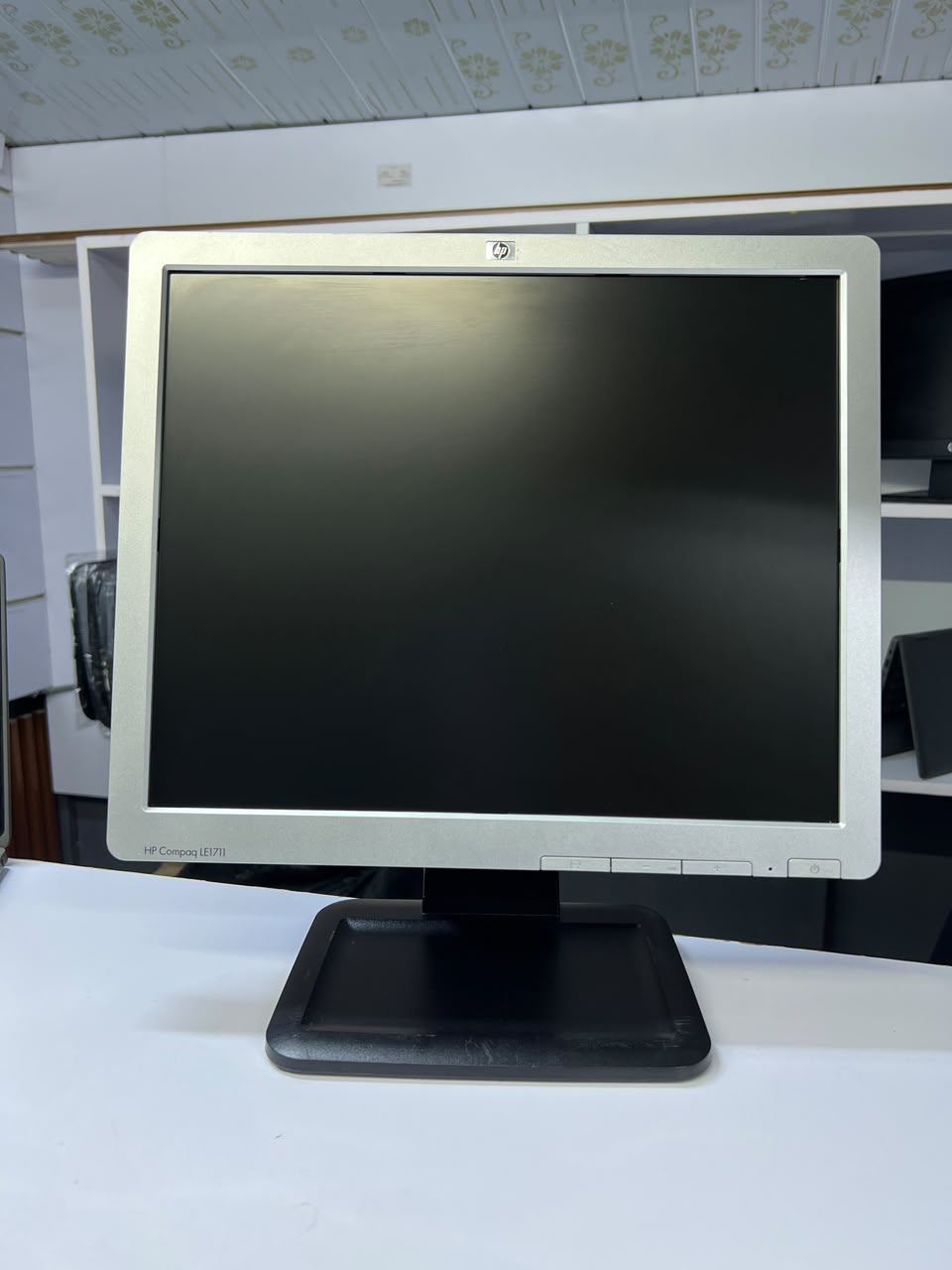 {HOT DEALS} REFURBISHED HP 17-INCH MONITOR| 1280x1024 SXGA RESOLUTION| 5:4 ASPECT RATIO| 60 HZ REFRESH RATE