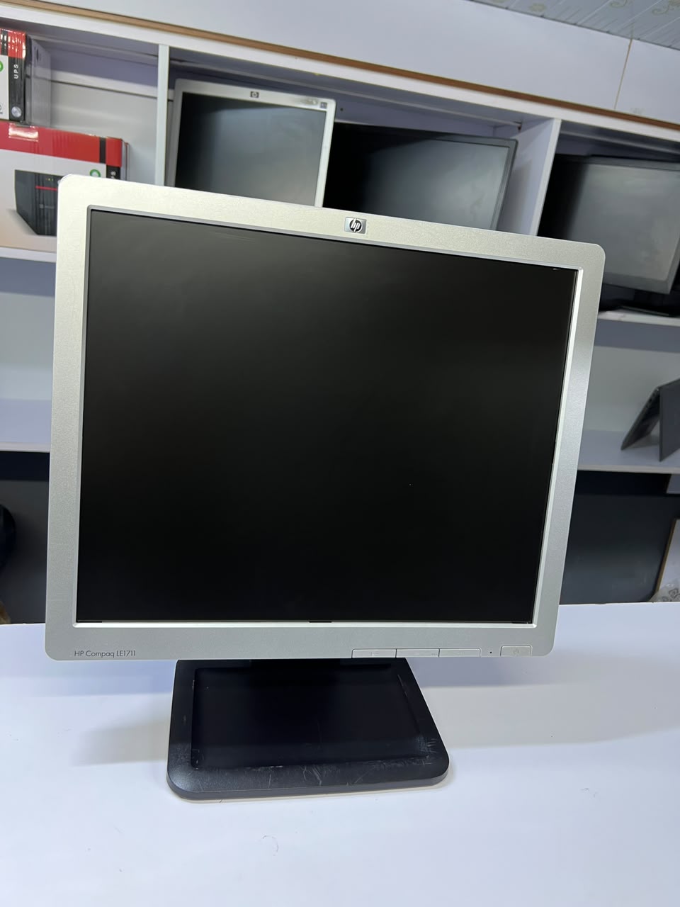 {HOT DEALS} REFURBISHED HP 17-INCH MONITOR| 1280x1024 SXGA RESOLUTION| 5:4 ASPECT RATIO| 60 HZ REFRESH RATE