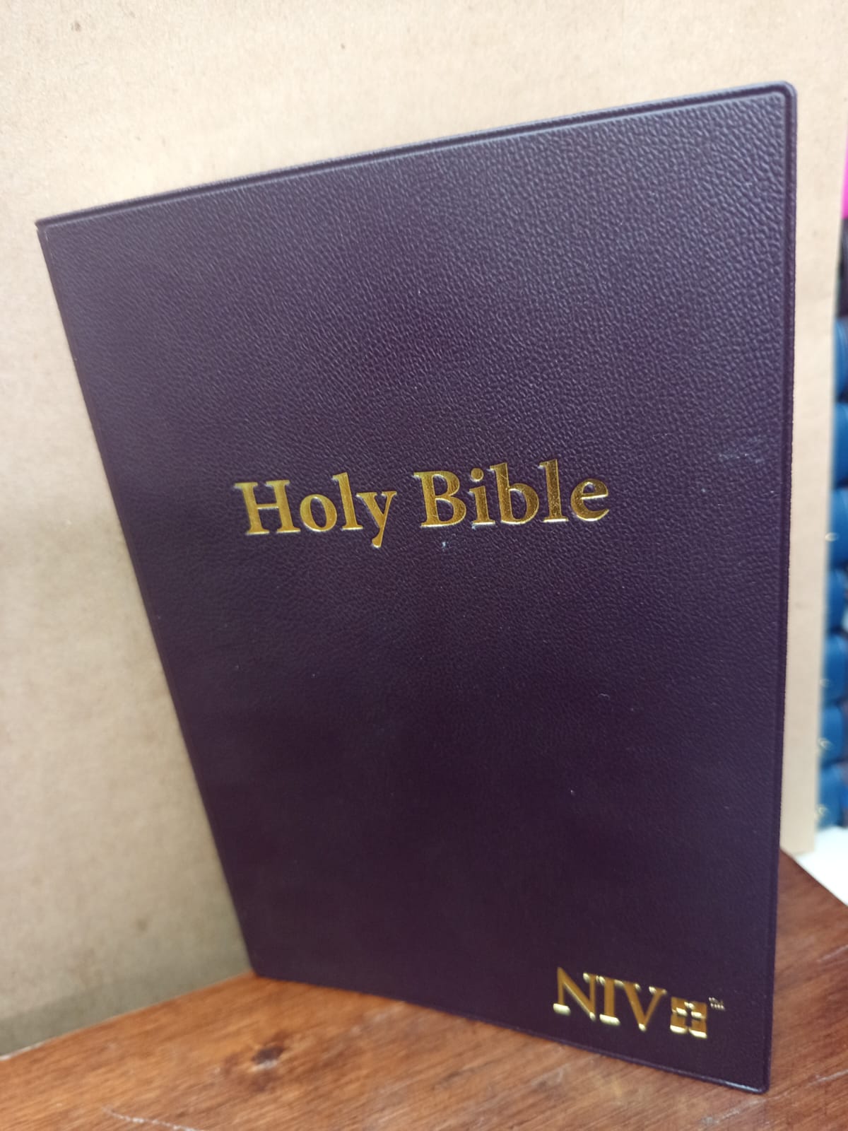 NEW INTERNATIONAL VERSION (NIV) SOFT COVER-EASY TO UNDERSTAND LANGUAGE MAKING IT SUITABLE TO BE READ BY ANYONE,COMFORT PRINTS MAKING IT SUITABLE FOR USE BY PEOPLE OF ALL AGES,WORDS OF CHRIST IN RED.