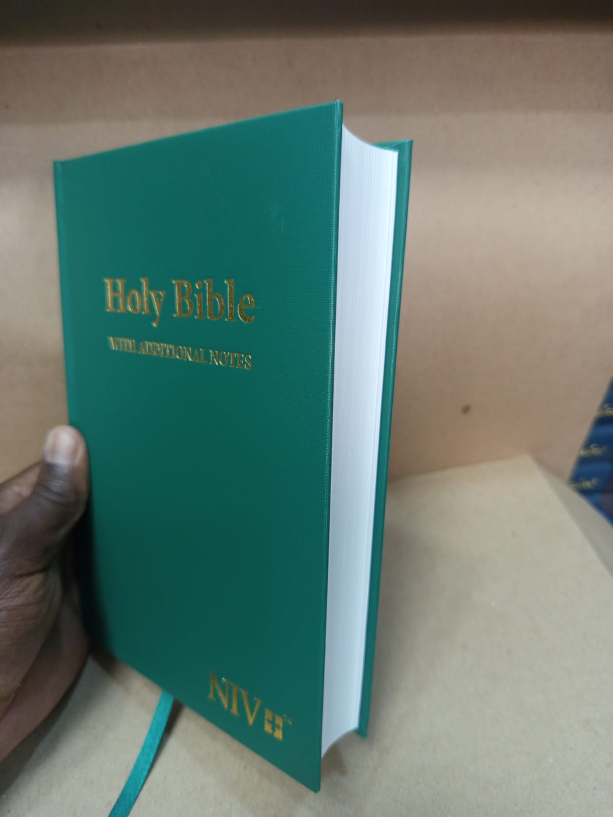 NEW INTERNATIONAL VERSION (NIV) HARD COVER-EASY TO UNDERSTAND LANGUAGE MAKING IT SUITABLE FOR USE BY ANYONE,COMFORT PRINTS ,WORDS 0F CHRIST ARE HIGHLIGHTED IN RED AND HAS ADDITIONAL NOTES.