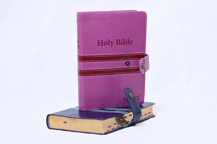 New International Version (NIV) Press Button Bible with Thumb Index – The secure press-button closure helps protect the Bible's pages, while the thumb index allows you to quickly locate books.