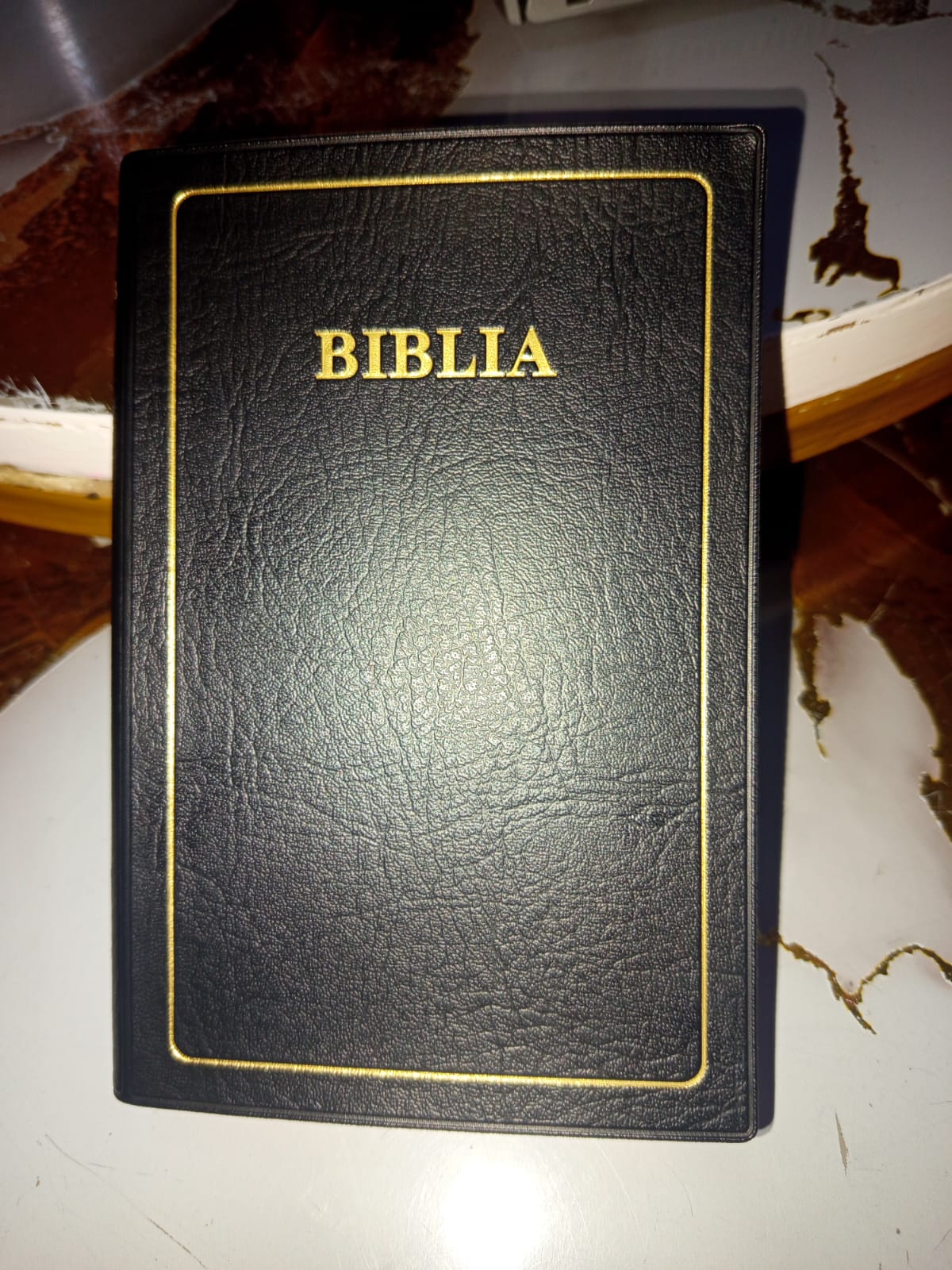 BIBLIA -HOLY BIBLE IN KISWAHILI-MEDIUM SIZE MAKING IT EASY TO CARRY ANYWHERE,KISWAHILI SANIFU KINACHOIFANYA KUWA RAHISI KUELEWA.