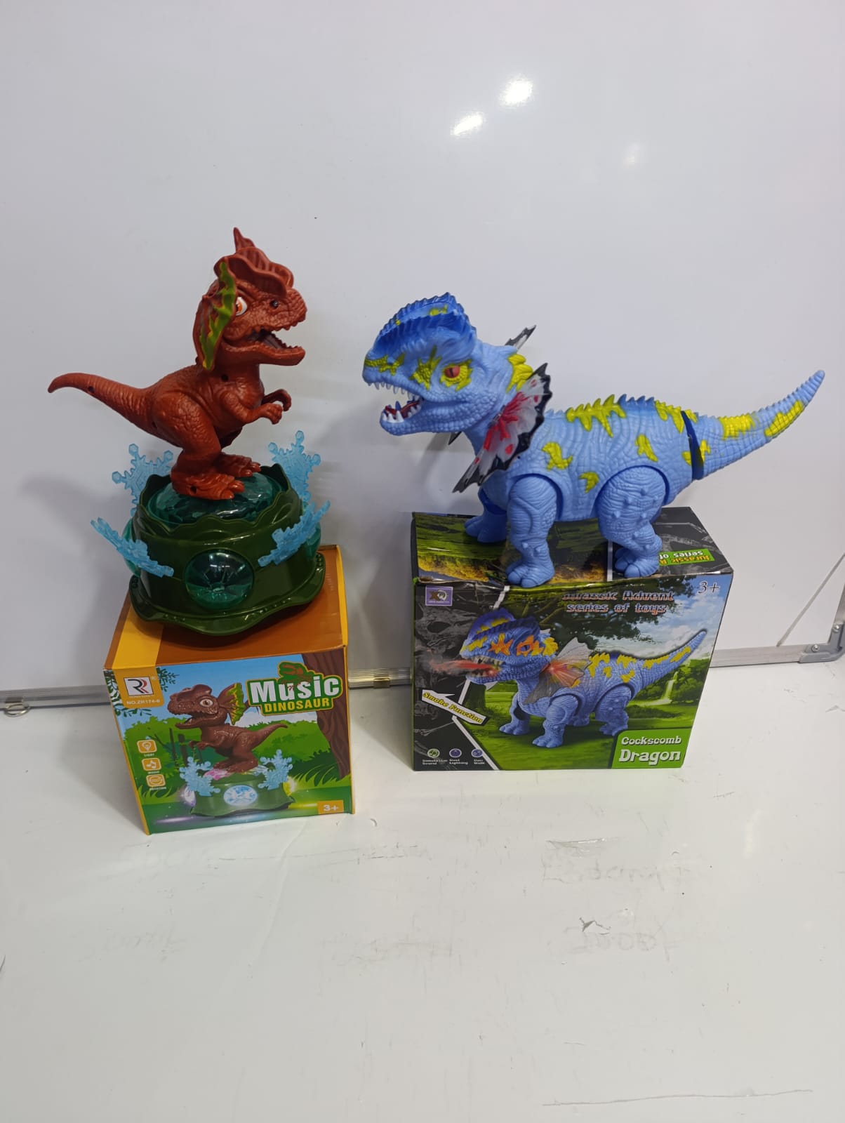 Walking Dinosaur Toy with Smoke Effects – Battery Operated Dinosaur with Lights & Roaring Sounds