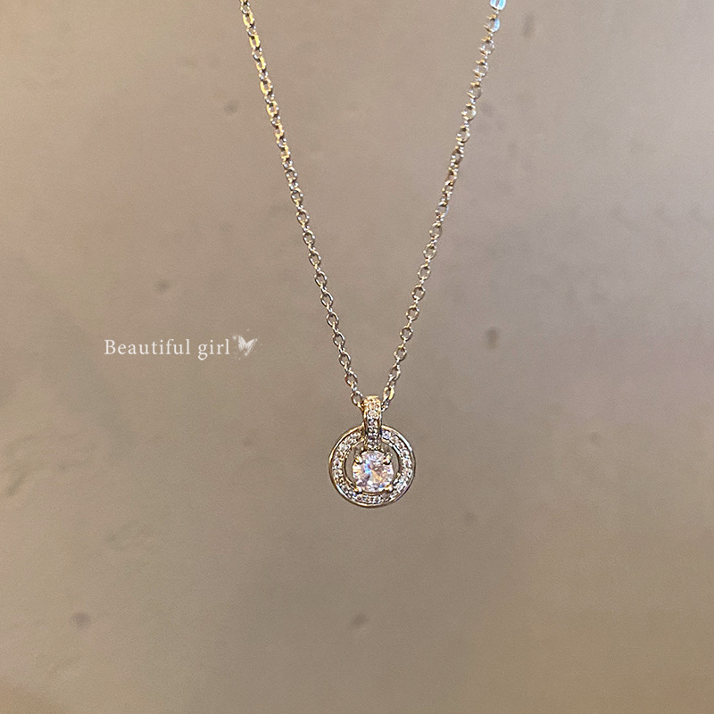 Advanced feeling, light luxury, diamond inlaid zircon titanium steel necklace, women's ins style sparkling diamond square sugar pendant, collarbone chain accessory