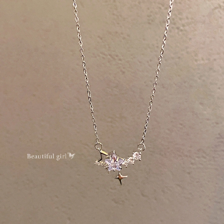 Advanced feeling, light luxury, diamond inlaid zircon titanium steel necklace, women's ins style sparkling diamond square sugar pendant, collarbone chain accessory