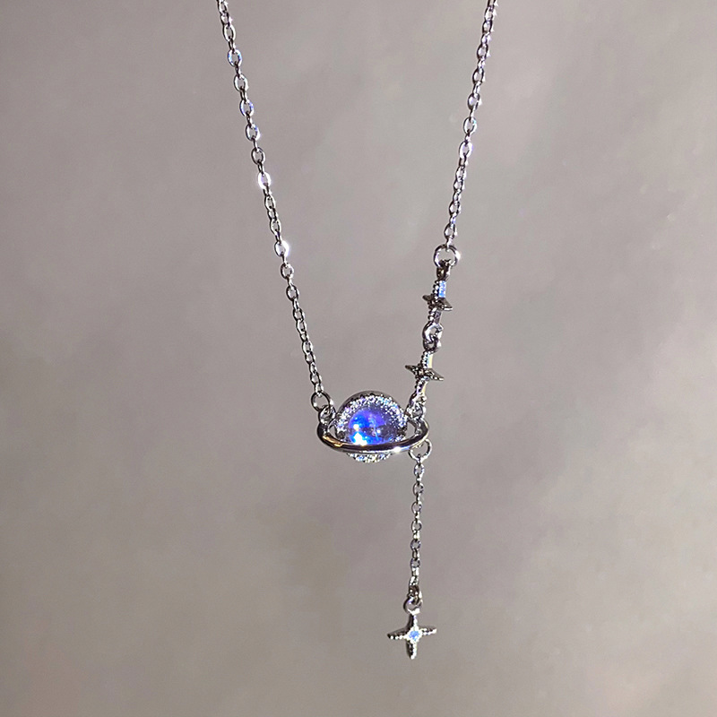 Advanced feeling, light luxury, diamond inlaid zircon titanium steel necklace, women's ins style sparkling diamond square sugar pendant, collarbone chain accessory