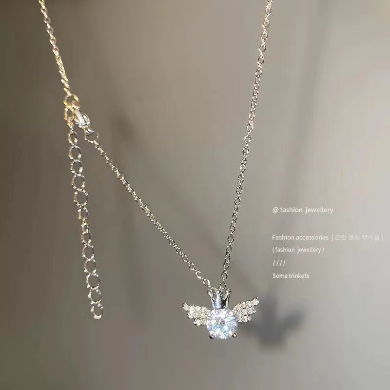 Advanced feeling, light luxury, diamond inlaid zircon titanium steel necklace, women's ins style sparkling diamond square sugar pendant, collarbone chain accessory
