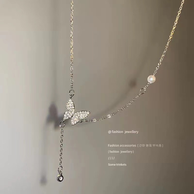 Advanced feeling, light luxury, diamond inlaid zircon titanium steel necklace, women's ins style sparkling diamond square sugar pendant, collarbone chain accessory