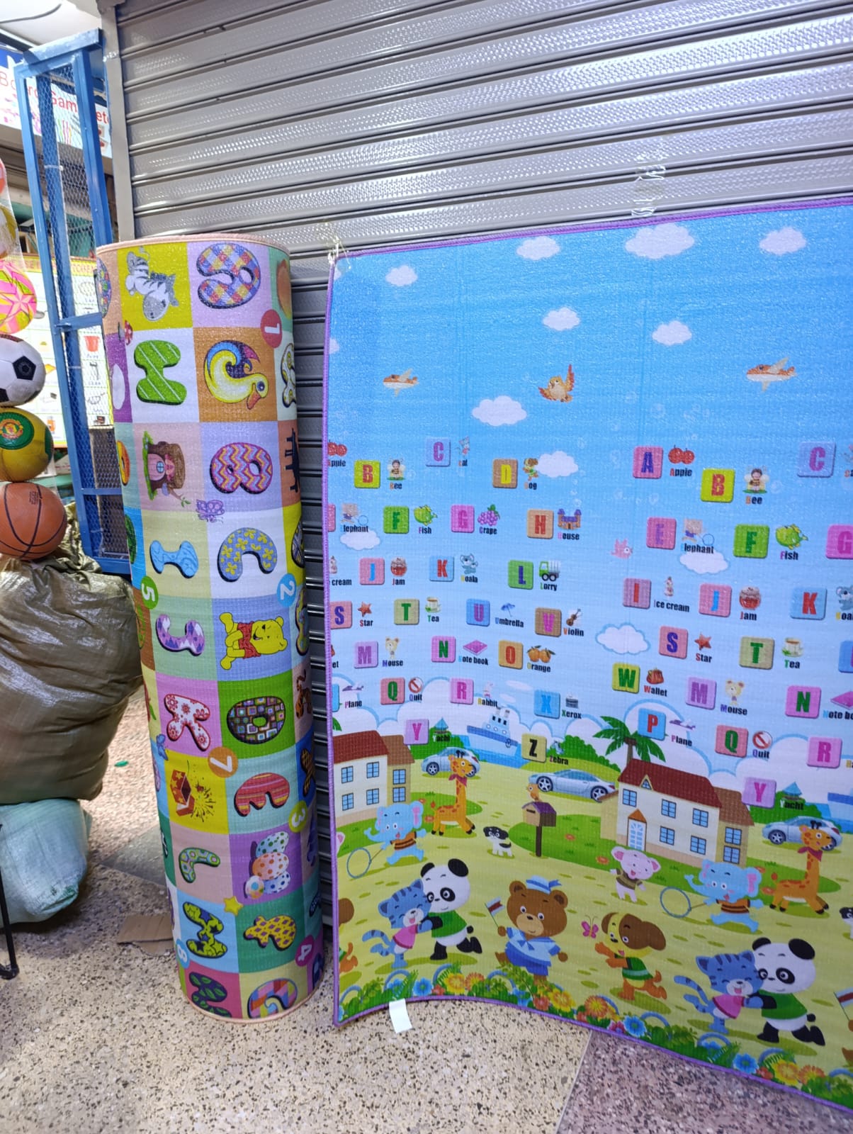 Kids Play Mat 6 × 9ft Foldable Waterproof Crawling Mat for Baby & Toddler