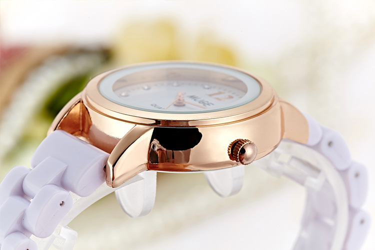 Diamond  Quartz watches Mickey Retro Clover Watch Ms white Imitation ceramic table
