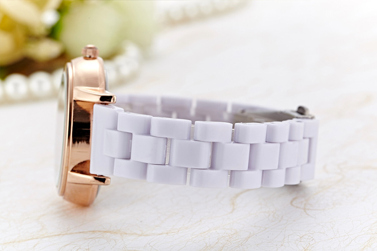 Diamond  Quartz watches Mickey Retro Clover Watch Ms white Imitation ceramic table