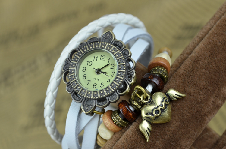 Retro Bracelet Hollow Carved Ms Bracelet Green bronze angel Wings Pendant fashion Watch