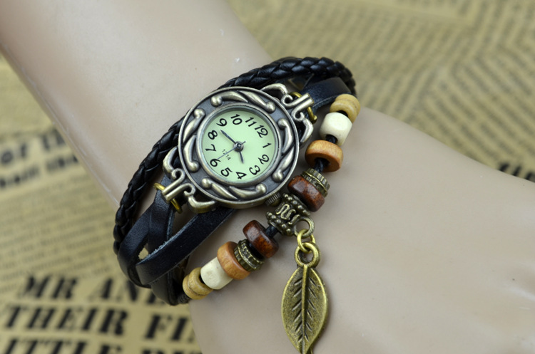 Europe and the United States popular Retro Watch Creative Bracelet style Ms Leaves Pendant Watch
