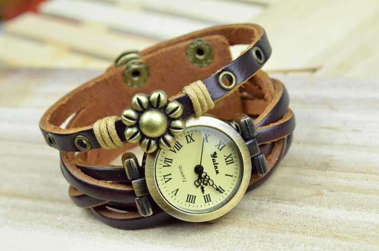 Retro Do old Bracelet   Rome digital Belt table   Round Eight flowers Watch