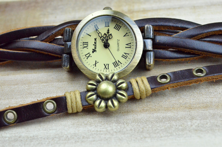 Retro Do old Bracelet   Rome digital Belt table   Round Eight flowers Watch